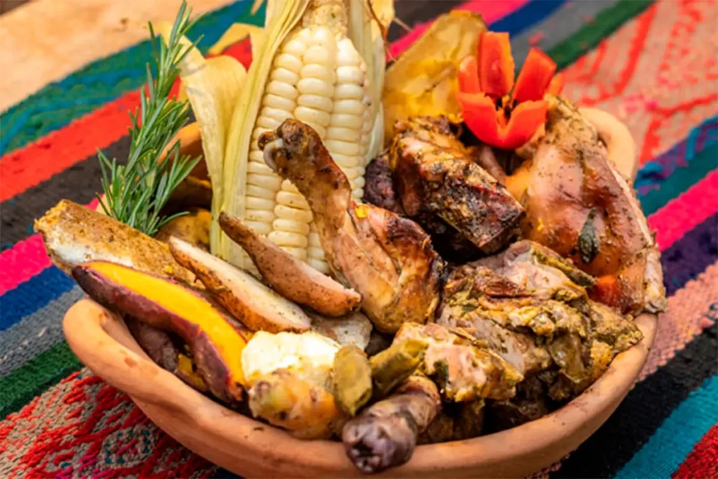 Platos de pachamanca servidos tradicionalmente, representando la rica herencia culinaria andina y una experiencia gastronómica única en Perú.