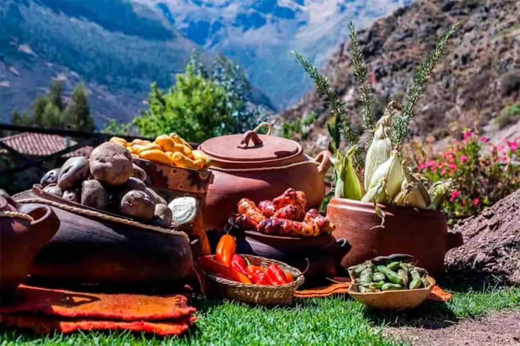Ingredientes frescos y tradicionales usados en la pachamanca, una preparación ancestral peruana cocinada bajo tierra, parte esencial de la cultura gastronómica del país.